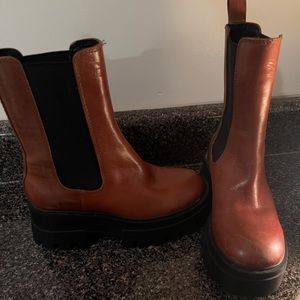 Gianni Bini Boots. Leather Platform Boots.